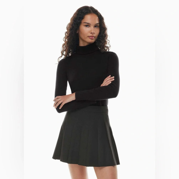 Sunday Best
BestHug Little Ribbed Turtleneck size M - Picture 4 of 10